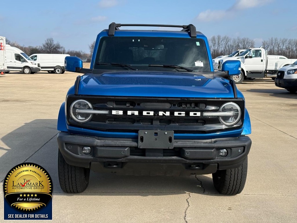 Ford Bronco Vehicle Full-screen Gallery Image 02