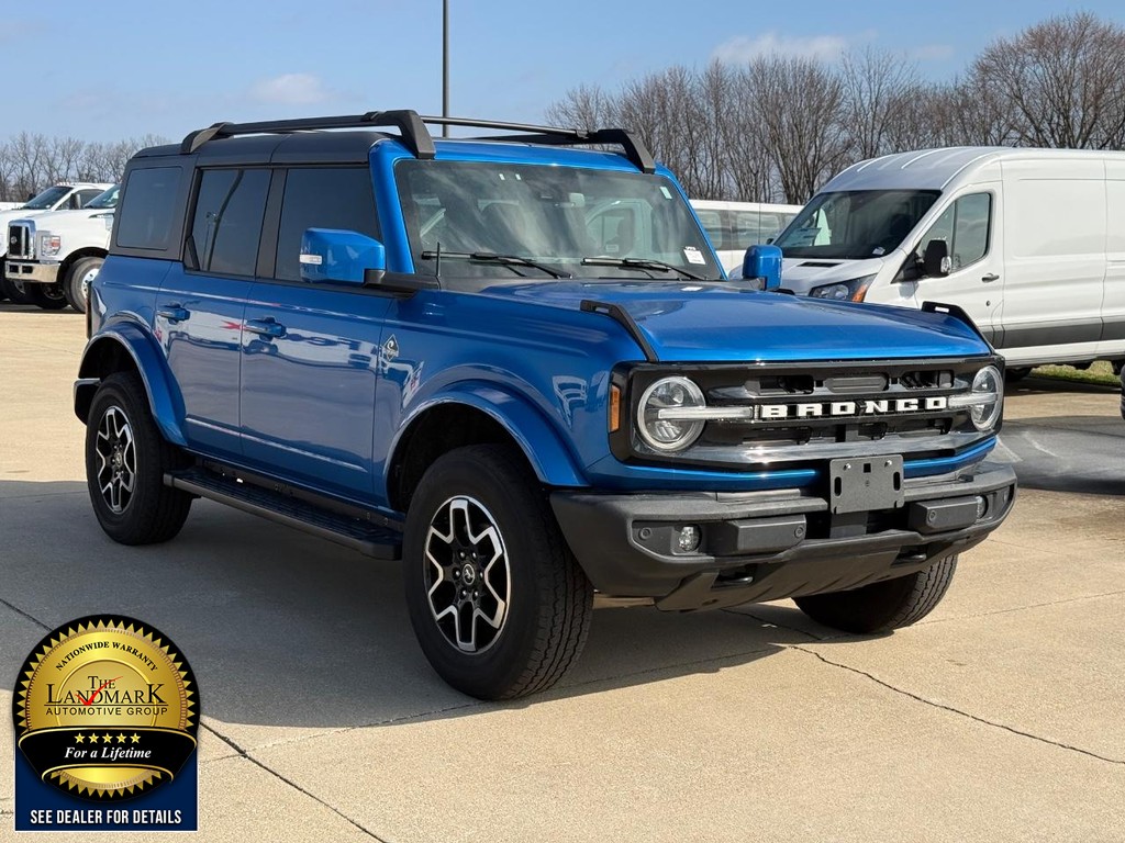 Ford Bronco Vehicle Full-screen Gallery Image 03