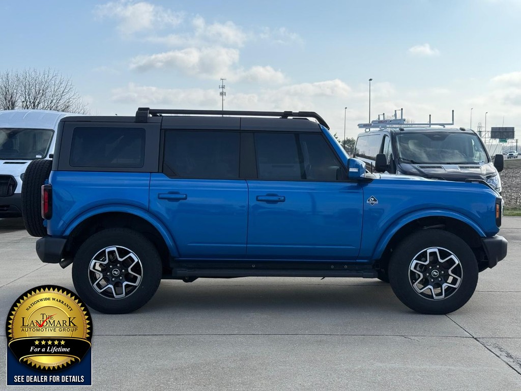 Ford Bronco Vehicle Full-screen Gallery Image 04
