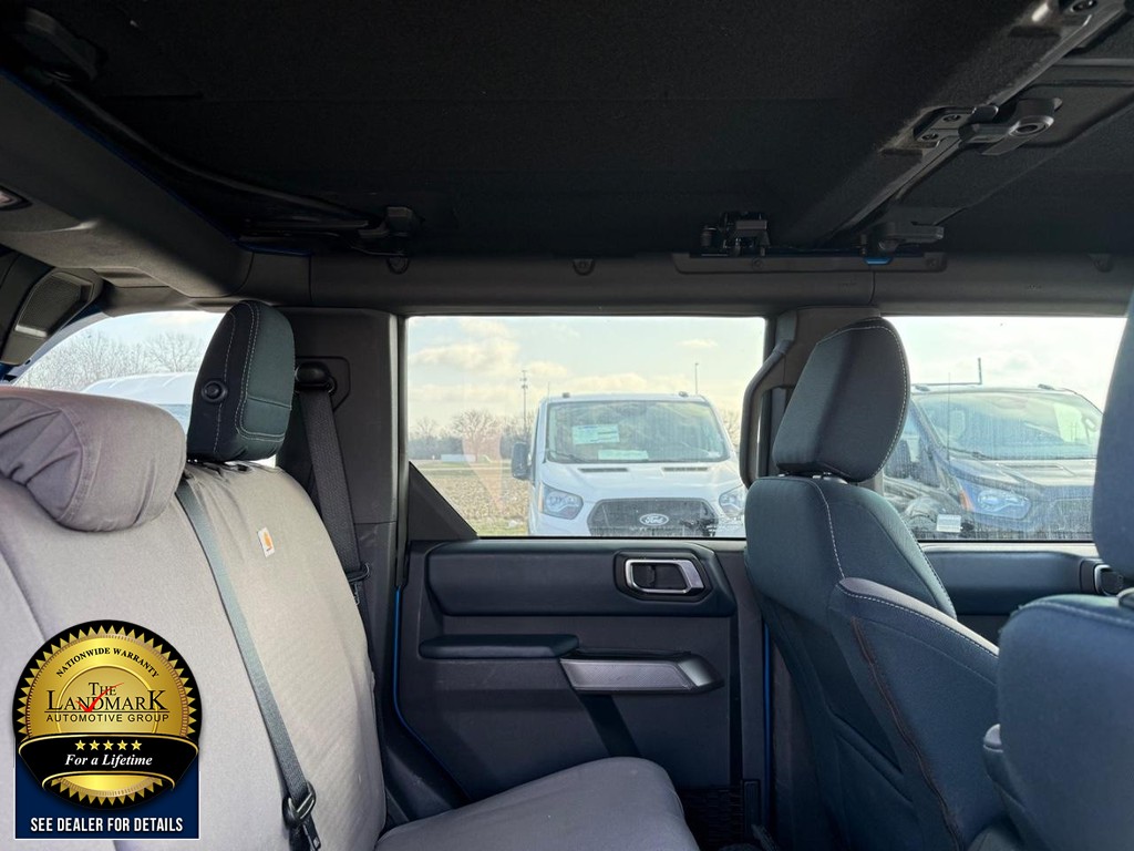 Ford Bronco Vehicle Full-screen Gallery Image 16