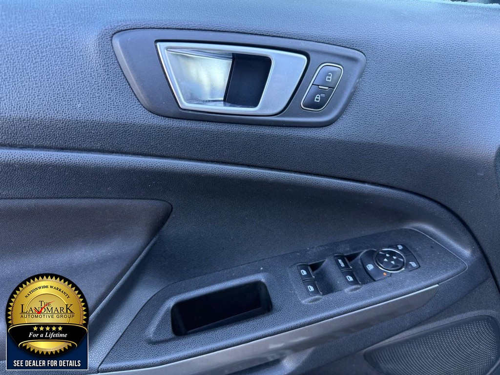 Ford EcoSport Vehicle Full-screen Gallery Image 8