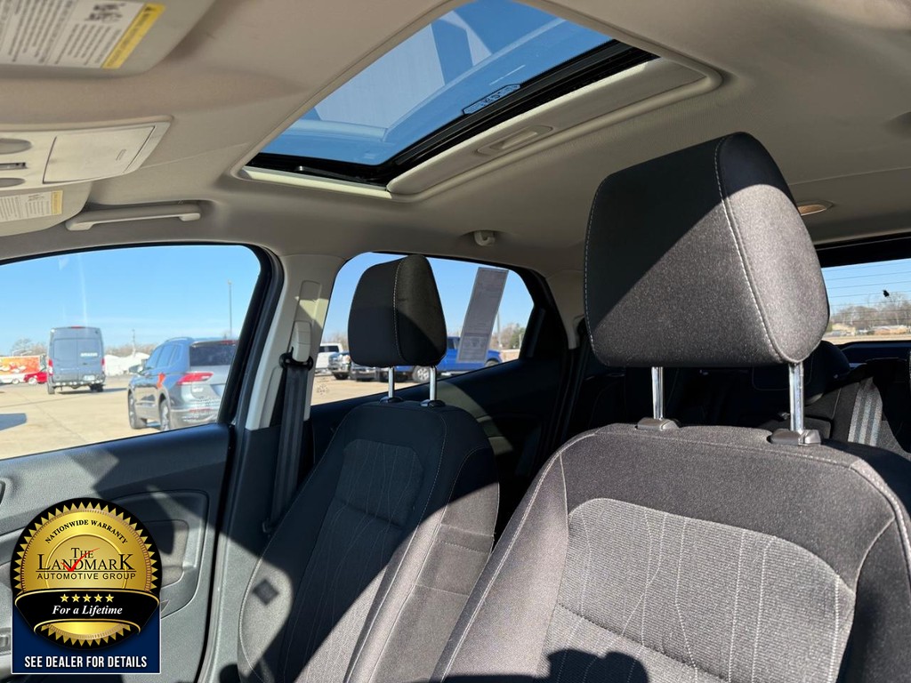 Ford EcoSport Vehicle Full-screen Gallery Image 9