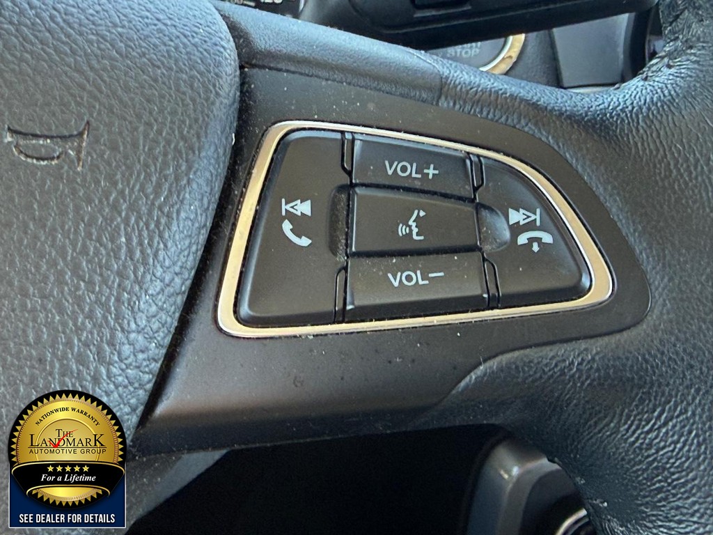 Ford EcoSport Vehicle Full-screen Gallery Image 11