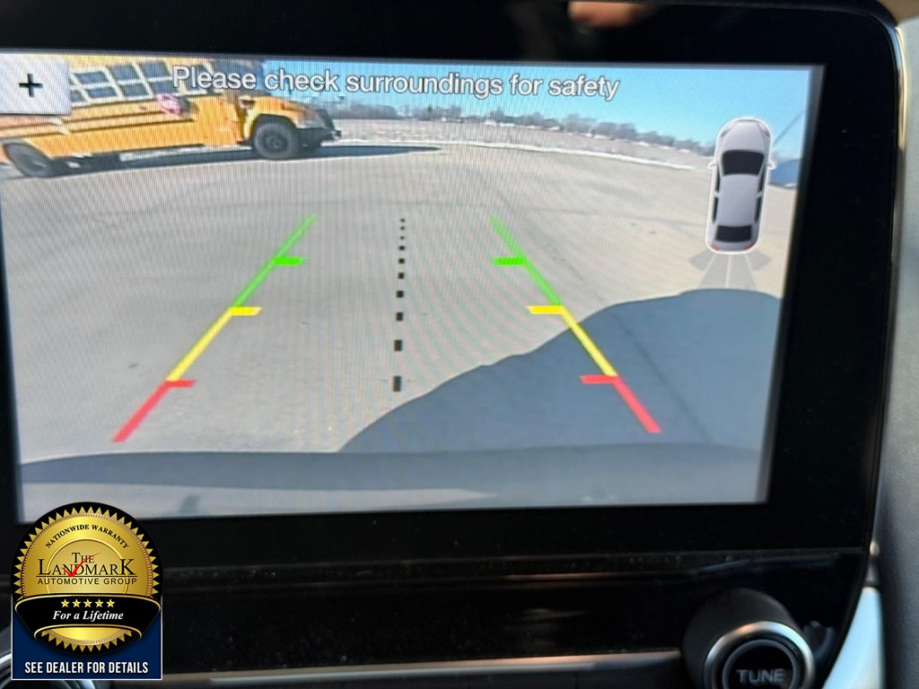 Ford EcoSport Vehicle Full-screen Gallery Image 13