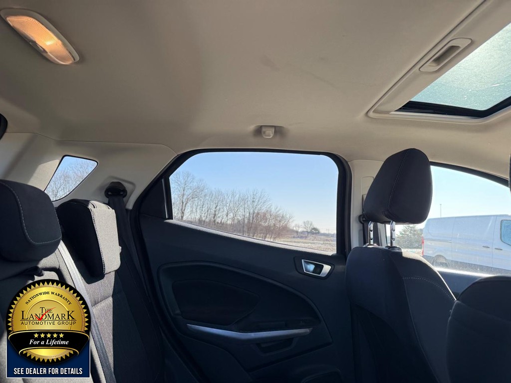 Ford EcoSport Vehicle Full-screen Gallery Image 16