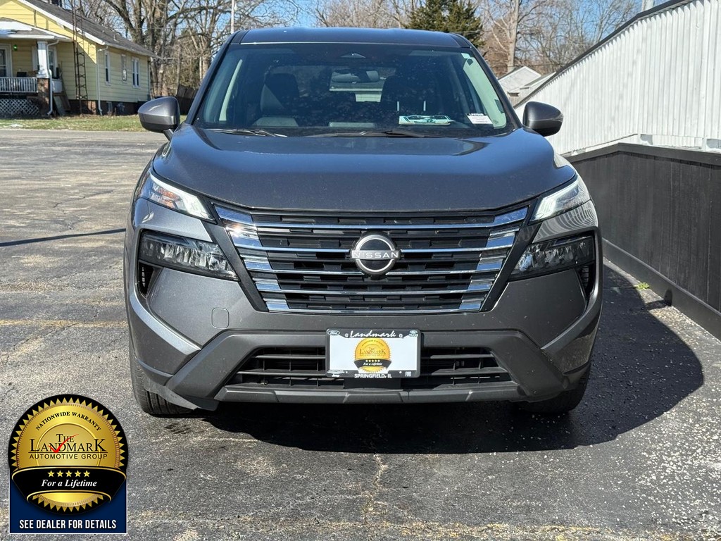 Nissan Rogue Vehicle Full-screen Gallery Image 2