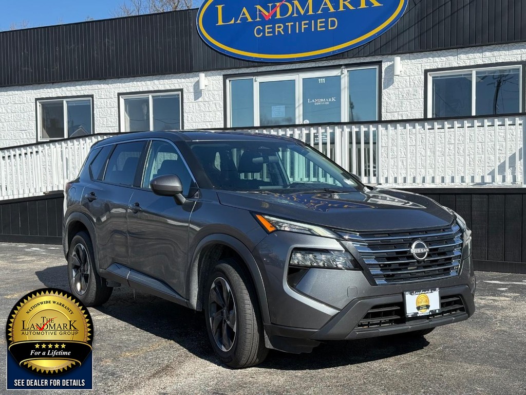 Nissan Rogue Vehicle Full-screen Gallery Image 3