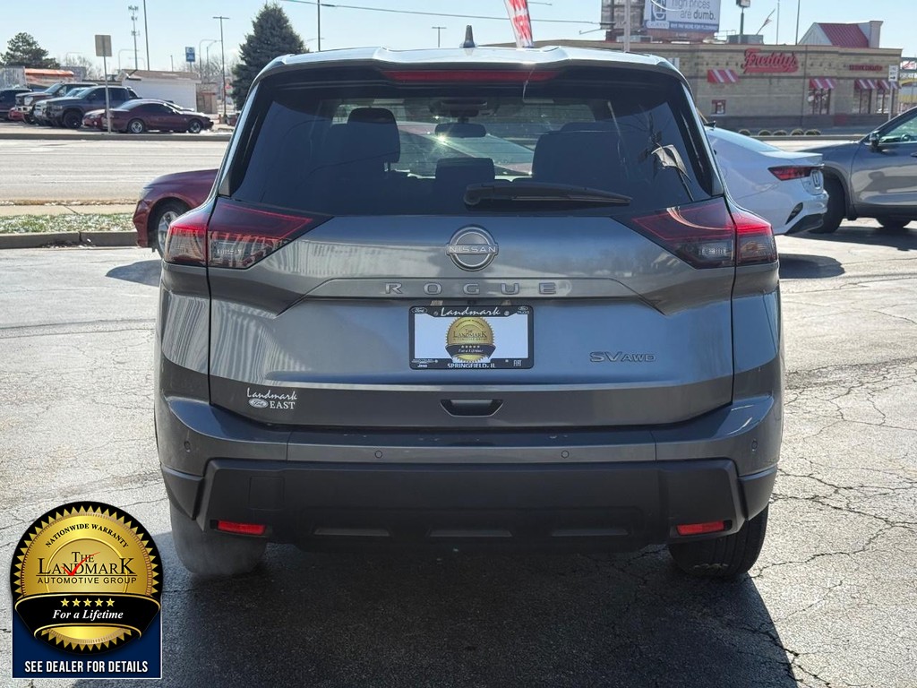 Nissan Rogue Vehicle Full-screen Gallery Image 6