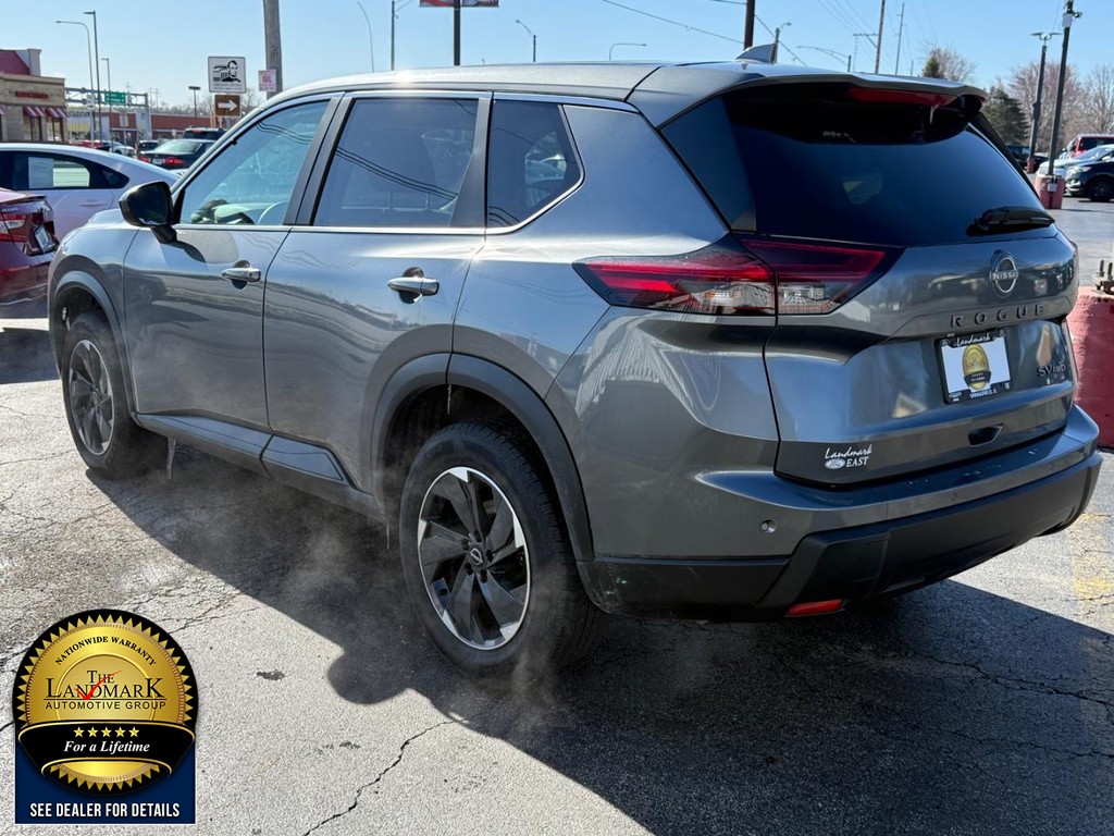 Nissan Rogue Vehicle Full-screen Gallery Image 7