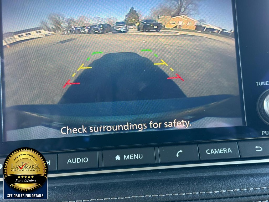 Nissan Rogue Vehicle Full-screen Gallery Image 13