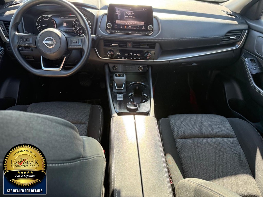 Nissan Rogue Vehicle Full-screen Gallery Image 15