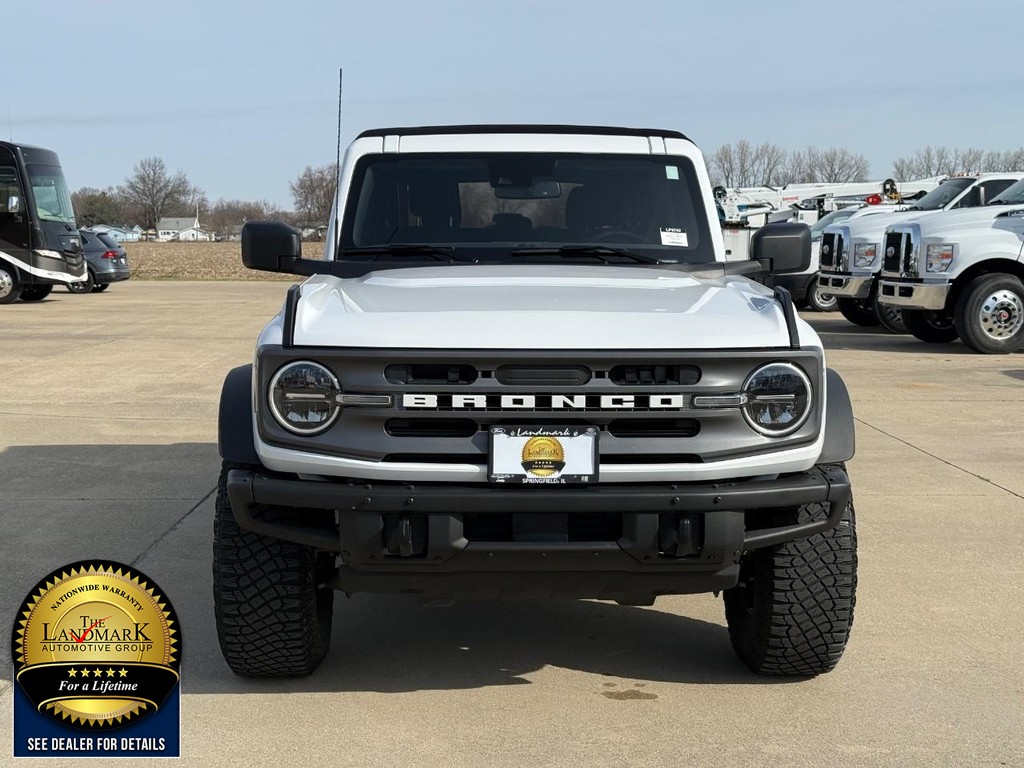 Ford Bronco Vehicle Full-screen Gallery Image 02