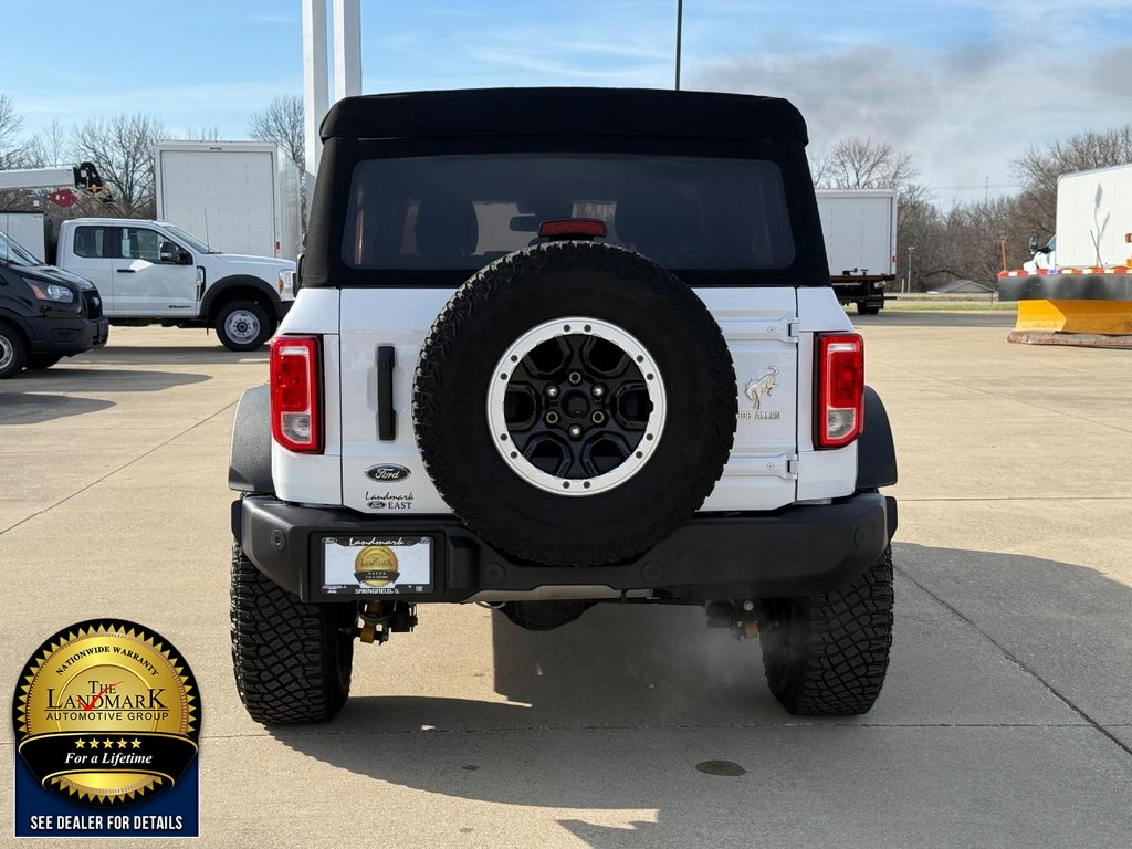 Ford Bronco Vehicle Full-screen Gallery Image 06