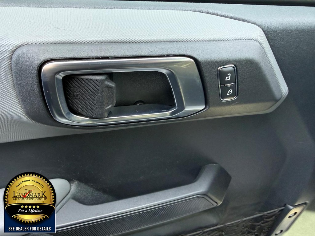 Ford Bronco Vehicle Full-screen Gallery Image 08