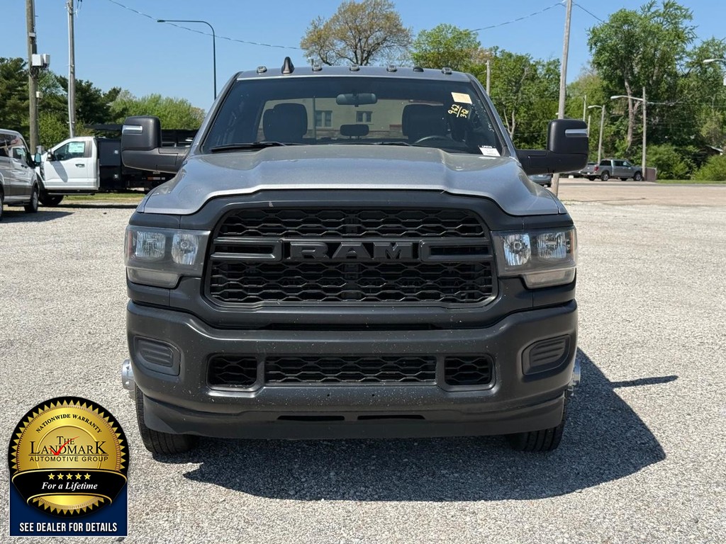 Ram 3500 Chassis Cab Vehicle Full-screen Gallery Image 2