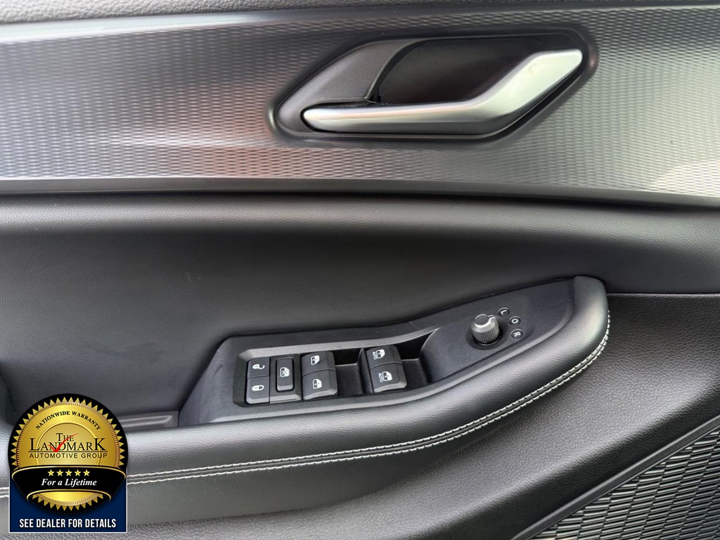 Jeep Grand Cherokee Vehicle Full-screen Gallery Image 8