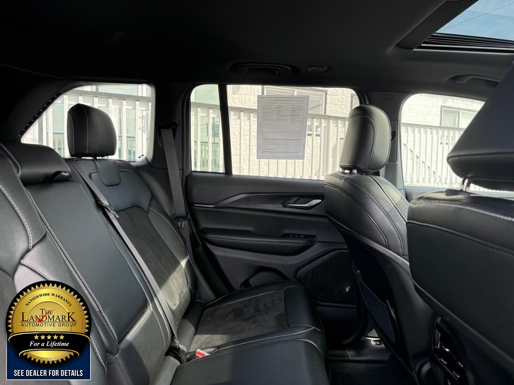 Jeep Grand Cherokee Vehicle Full-screen Gallery Image 15