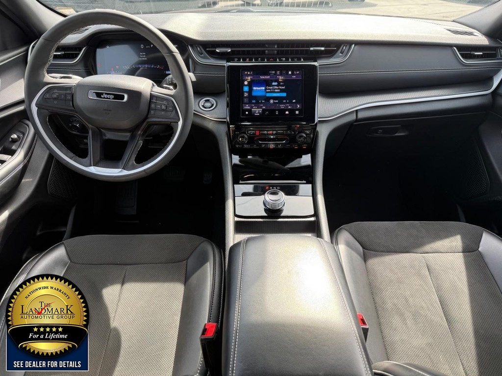 Jeep Grand Cherokee Vehicle Full-screen Gallery Image 16