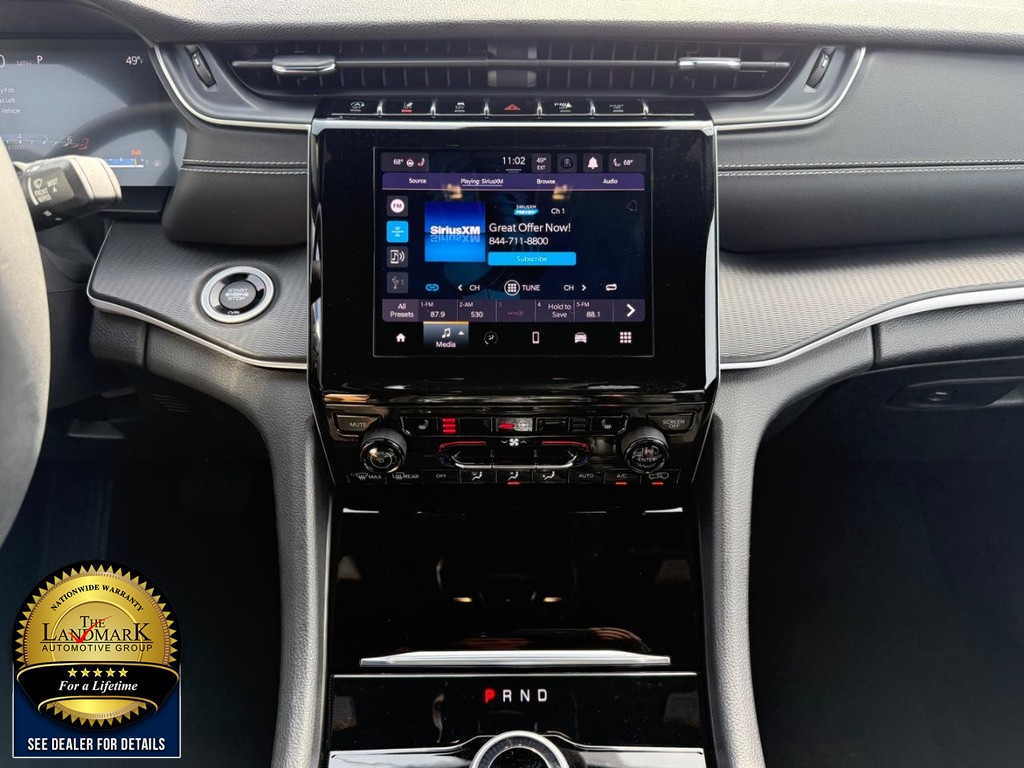 Jeep Grand Cherokee Vehicle Full-screen Gallery Image 18