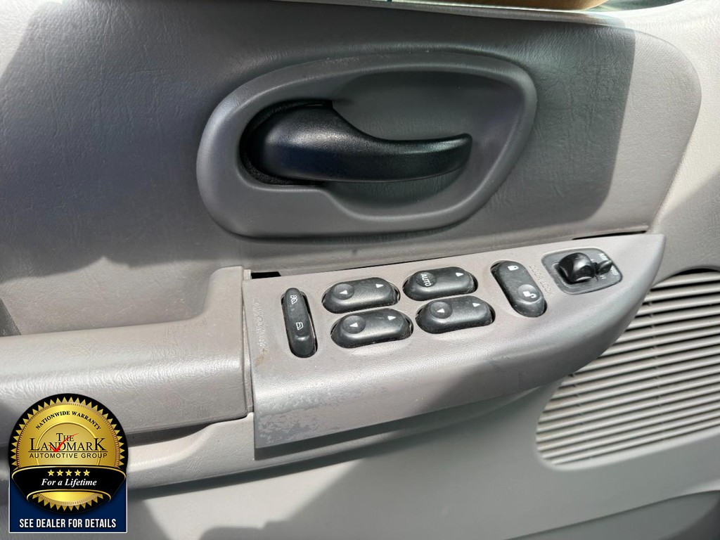 Ford F-150 Vehicle Full-screen Gallery Image 08