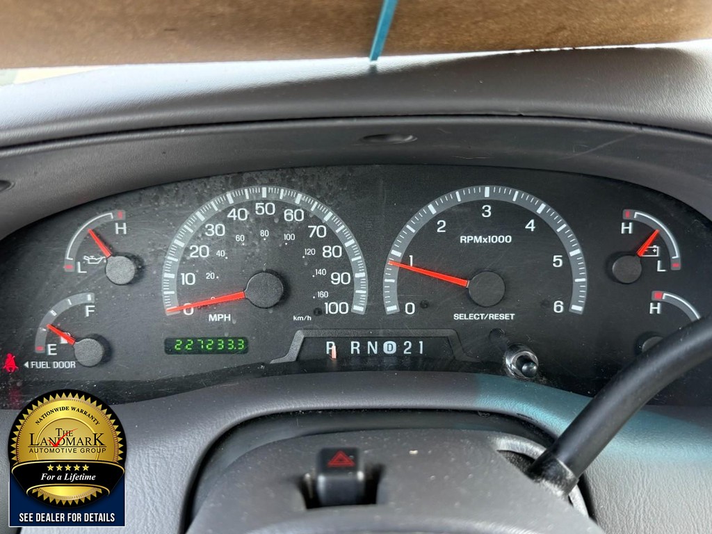 Ford F-150 Vehicle Full-screen Gallery Image 12
