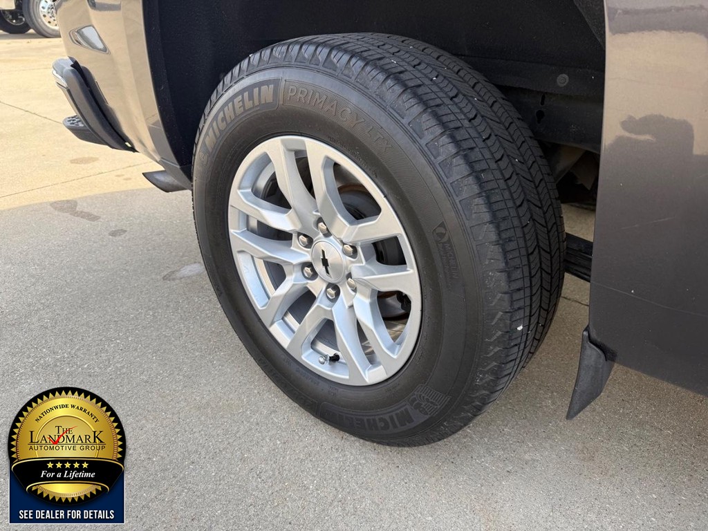 Chevrolet Silverado 1500 Vehicle Full-screen Gallery Image 18