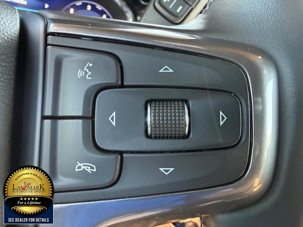 Chevrolet Silverado 3500HD Vehicle Full-screen Gallery Image 11