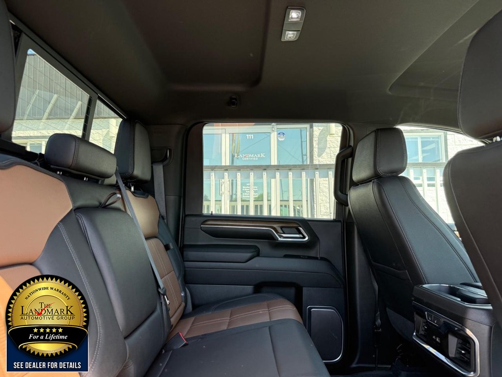 Chevrolet Silverado 3500HD Vehicle Full-screen Gallery Image 16