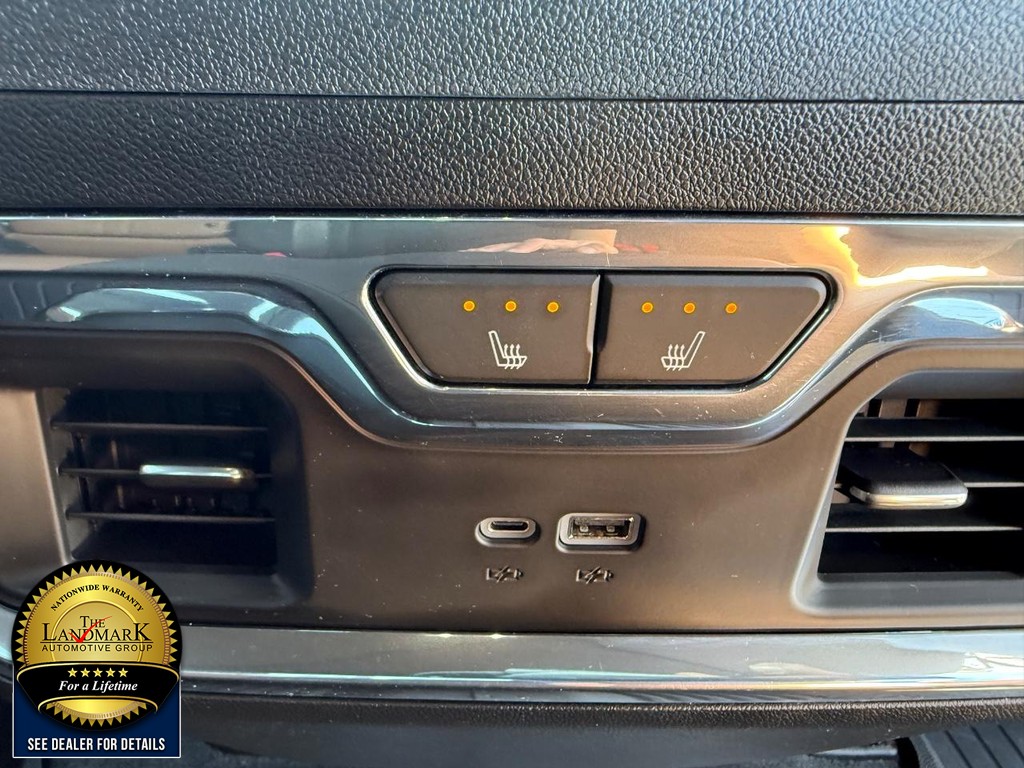 Chevrolet Silverado 3500HD Vehicle Full-screen Gallery Image 17