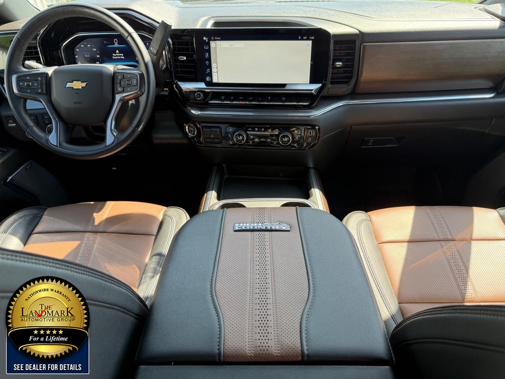 Chevrolet Silverado 3500HD Vehicle Full-screen Gallery Image 18