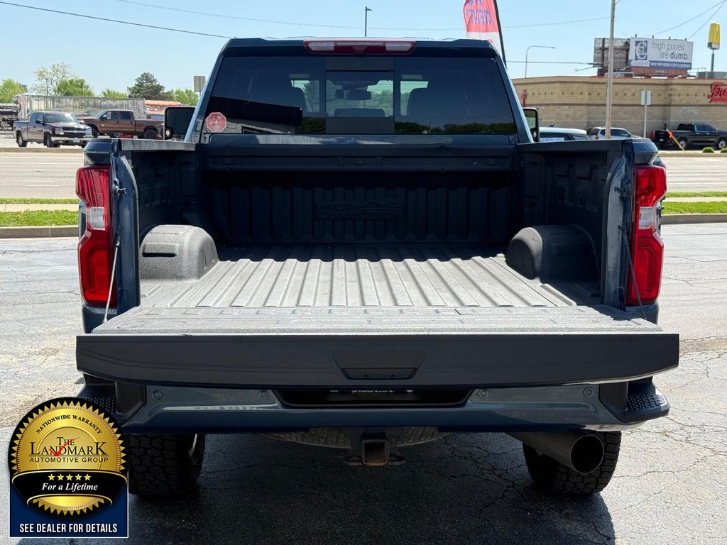 Chevrolet Silverado 3500HD Vehicle Full-screen Gallery Image 21