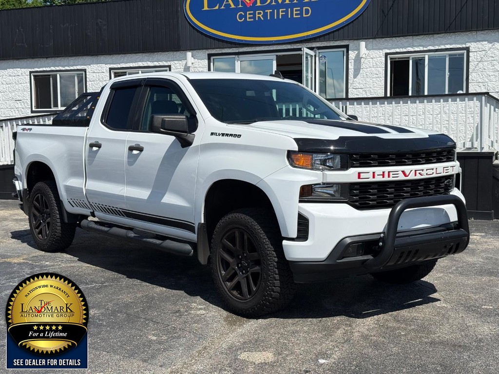 Chevrolet Silverado 1500 Vehicle Full-screen Gallery Image 3