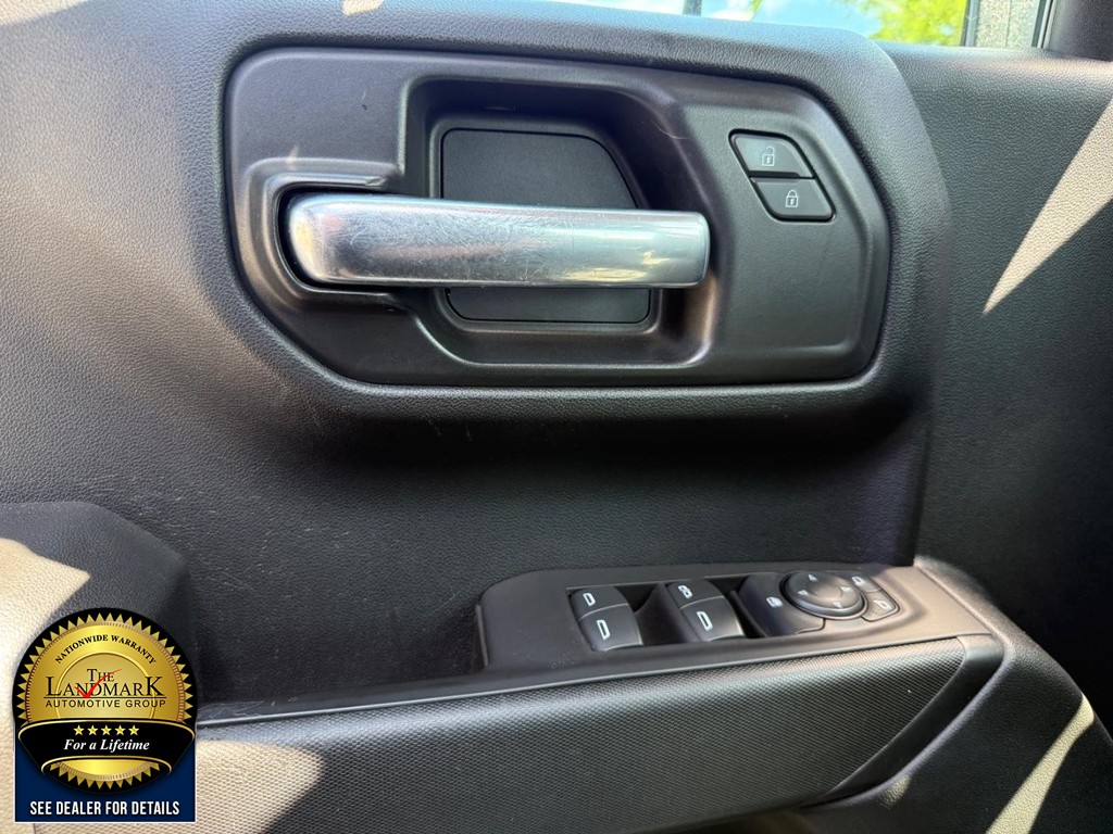 Chevrolet Silverado 1500 Vehicle Full-screen Gallery Image 8