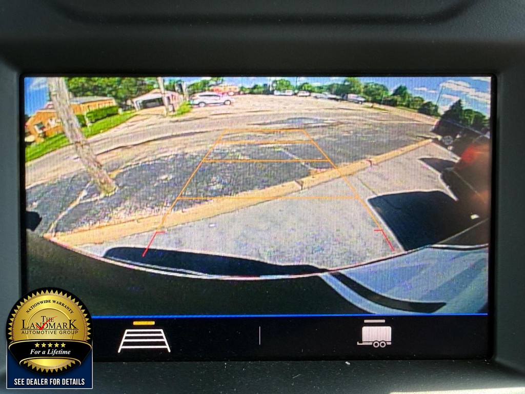 Chevrolet Silverado 1500 Vehicle Full-screen Gallery Image 13