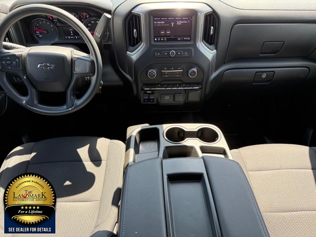 Chevrolet Silverado 1500 Vehicle Full-screen Gallery Image 15