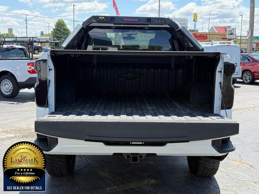 Chevrolet Silverado 1500 Vehicle Full-screen Gallery Image 18