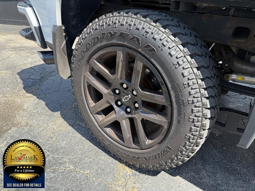 Chevrolet Silverado 1500 Vehicle Full-screen Gallery Image 19