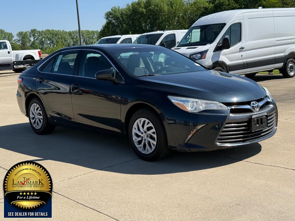 Toyota Camry Vehicle Full-screen Gallery Image 3