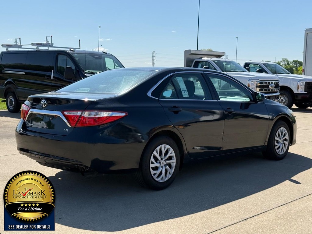 Toyota Camry Vehicle Full-screen Gallery Image 5