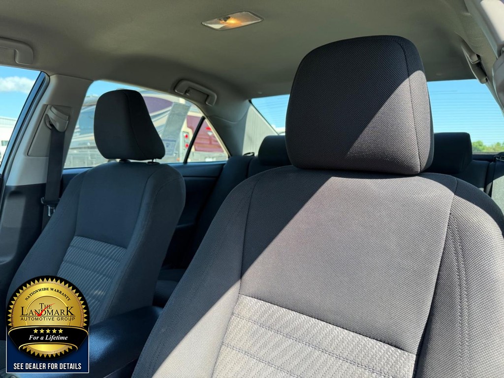 Toyota Camry Vehicle Full-screen Gallery Image 9