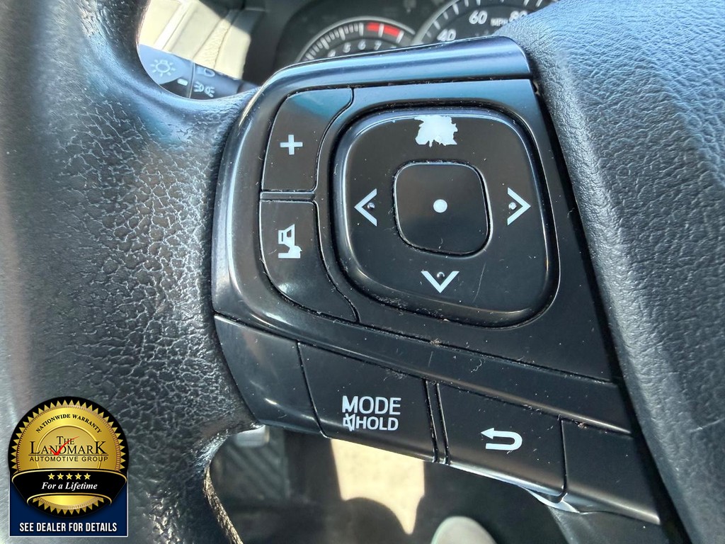Toyota Camry Vehicle Full-screen Gallery Image 10