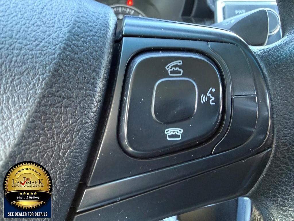 Toyota Camry Vehicle Full-screen Gallery Image 11