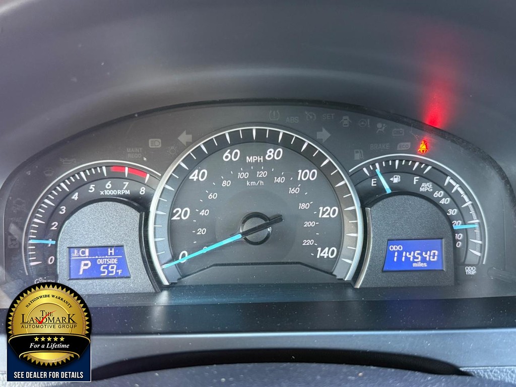 Toyota Camry Vehicle Full-screen Gallery Image 12