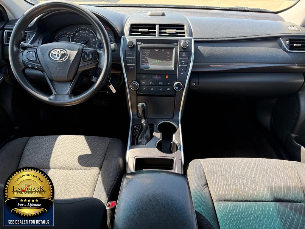 Toyota Camry Vehicle Full-screen Gallery Image 15