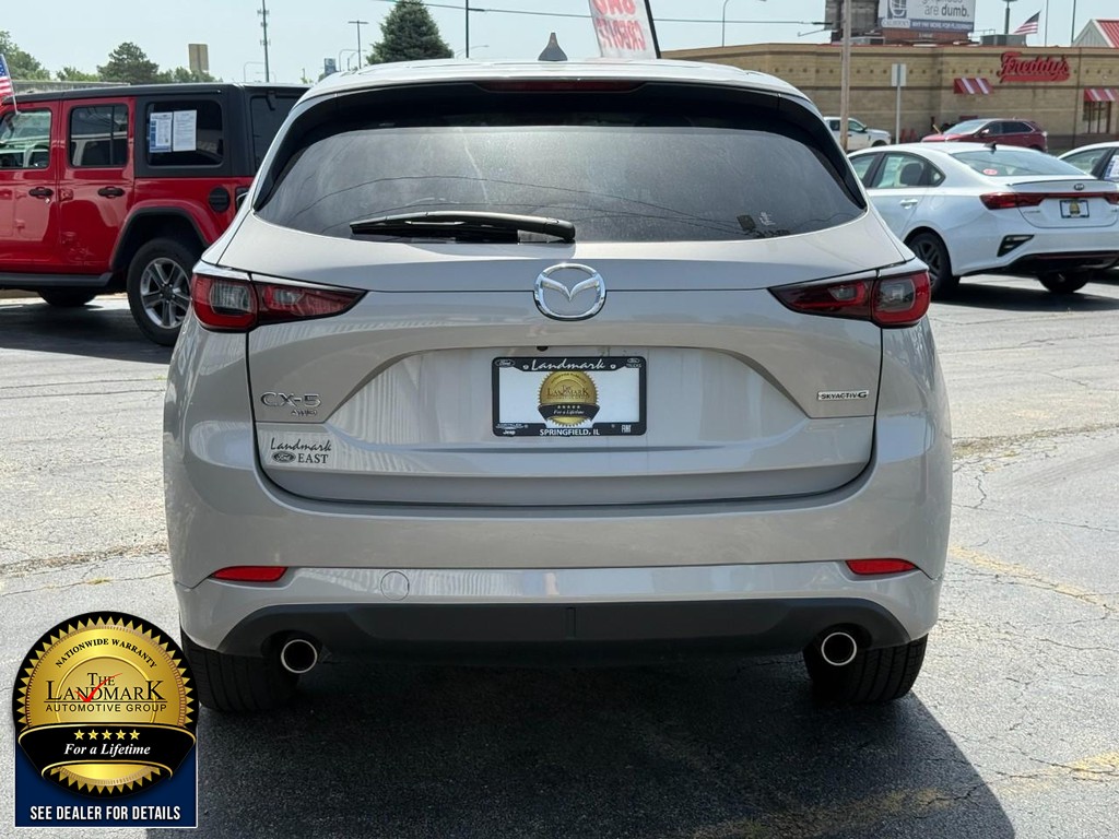 Mazda CX-5 Vehicle Full-screen Gallery Image 6