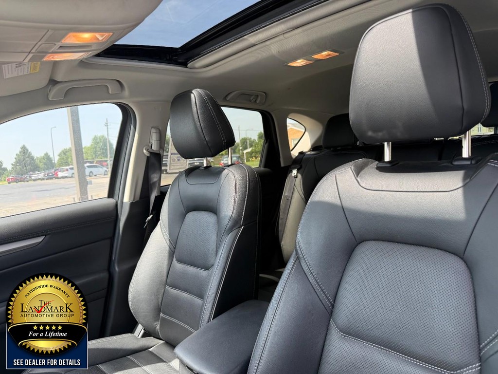 Mazda CX-5 Vehicle Full-screen Gallery Image 9