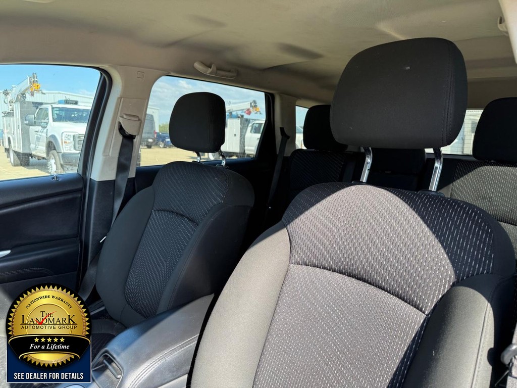 Dodge Journey Vehicle Full-screen Gallery Image 9