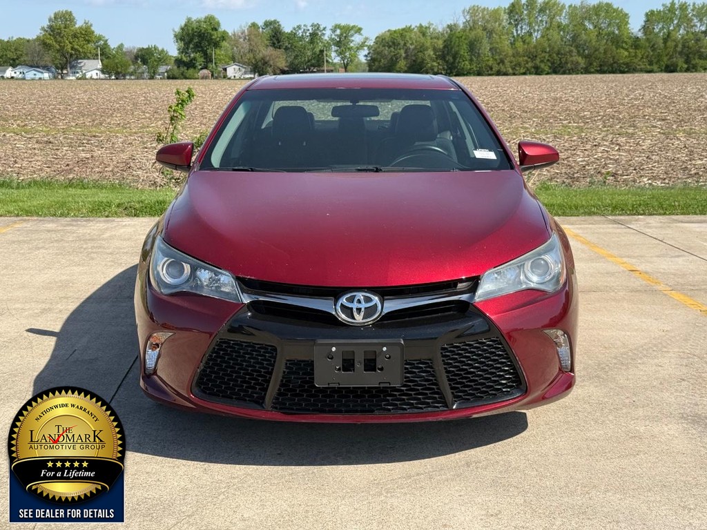 Toyota Camry Vehicle Full-screen Gallery Image 2