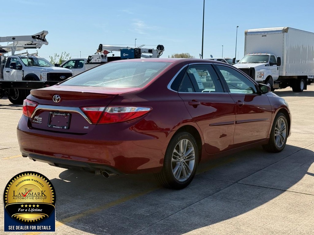 Toyota Camry Vehicle Full-screen Gallery Image 5