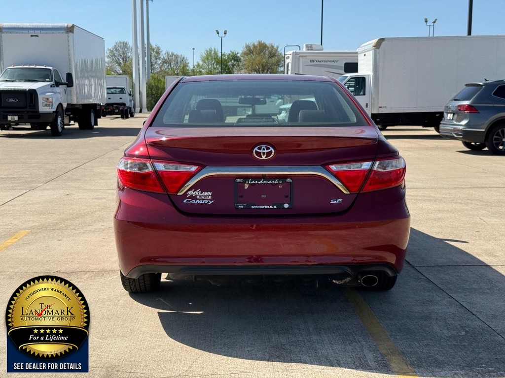 Toyota Camry Vehicle Full-screen Gallery Image 6